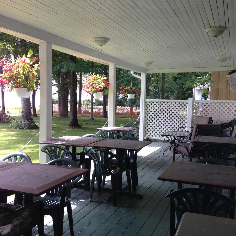 Auberge Les Blancs Moutons Saint-Laurent-de-l'ile d'Orleans Екстер'єр фото